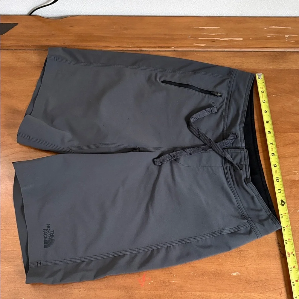 The North Face Men's Dark Gray Athletic Drawstring Shorts Size 30
